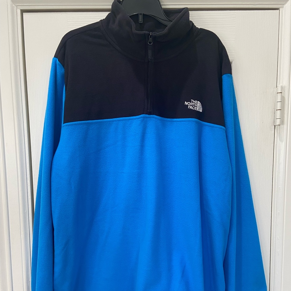 North Face lightweight 1/4 zip fleece, size large.  UNWORN